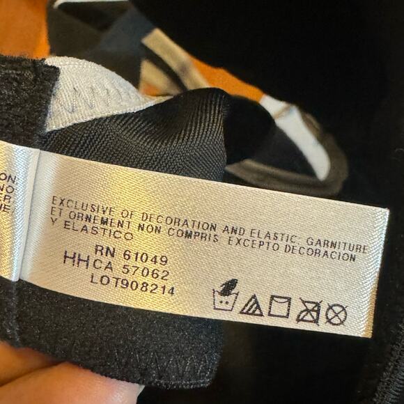 Wacoal Kerri Contour Wirefree Sports Bra Adjustable Black Size 34C NWT - Picture 10 of 12